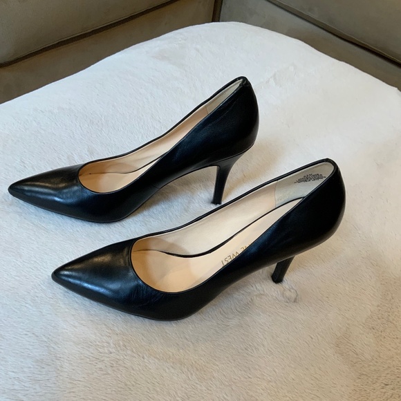 Nine West Shoes - Nine West Black 8.5 Heels Never worn Minimalist Comfort Coquette Scandi Timeless